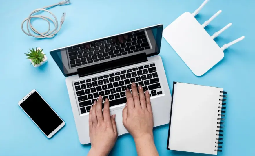 Słabe Wi-Fi w laptopie? Zwiększ zasięg i stabilność!