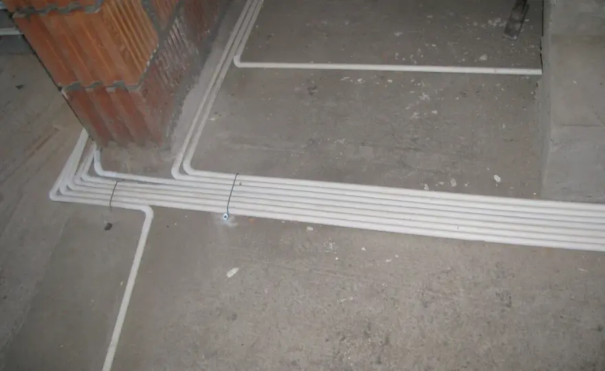 Instalacja elektryczna w podłodze: przepisy, normy i błędy