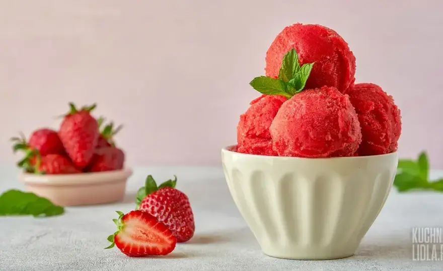 Sorbet truskawkowy: Sekret idealnej konsystencji (z maszynką i bez!)