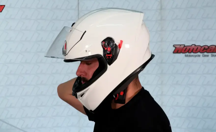 Cómo elegir la talla del casco y acertar al probarlo