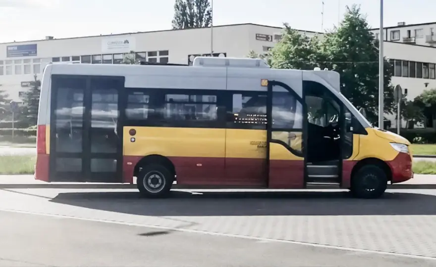 Skąd odjeżdża dar bus w Warszawie? Sprawdź przystanki i lokalizacje