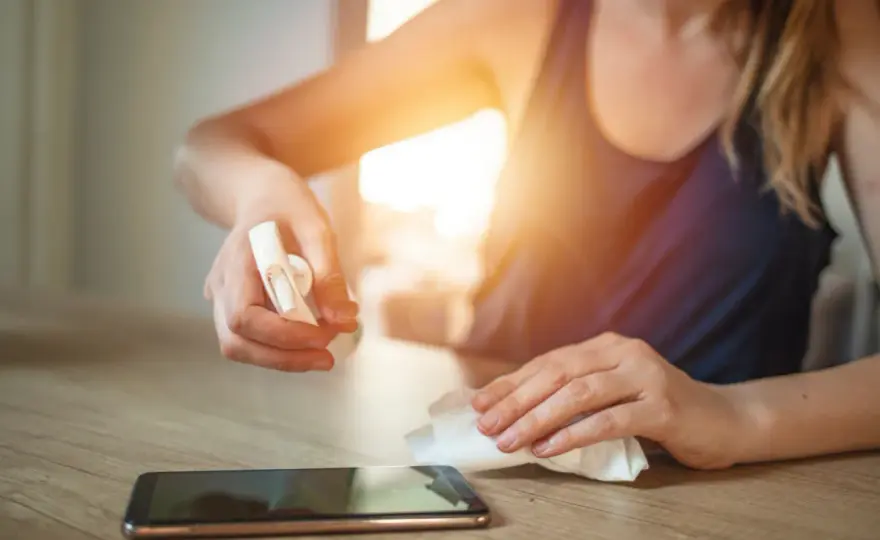 Jak szybko i bezpiecznie wyczyścić zaparowany aparat w telefonie – skuteczne metody