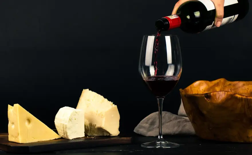 Vin Rouge et Fromage - Le Guide des Accords Parfaits