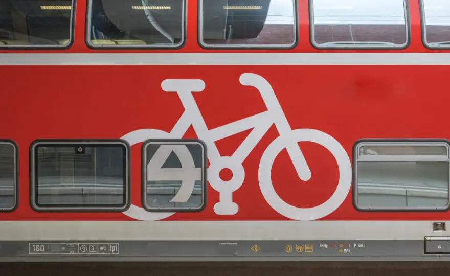 Deutschlandticket-Zusätze - Wann sich 1. Klasse, Fahrrad & Co. lohnen