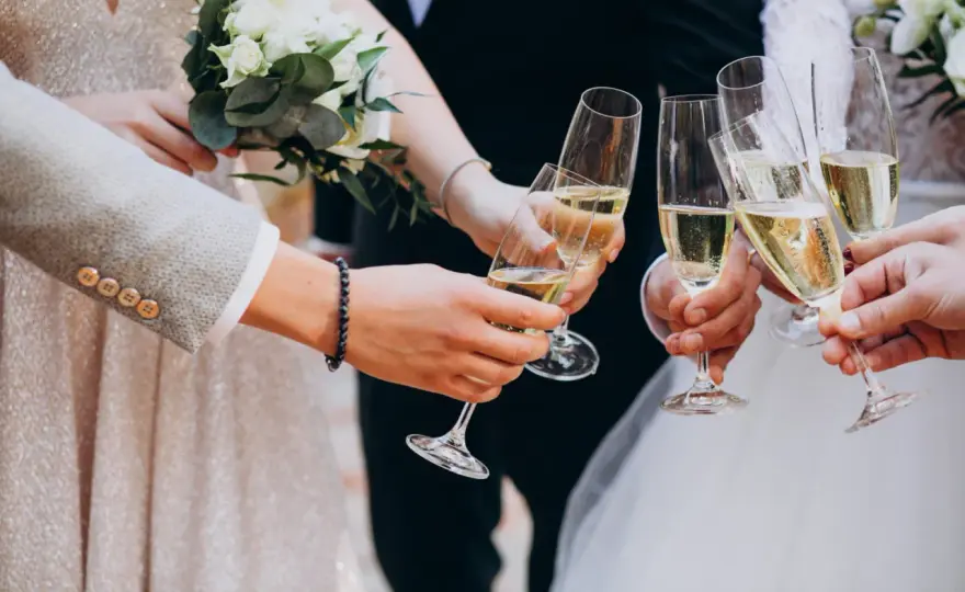Wino na wesele - jak dopasować je do menu i ile butelek zamówić?