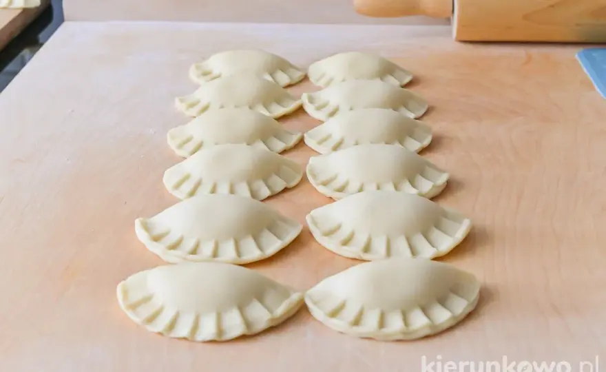Pierogi z serem - przepis na idealne ciasto i farsz!