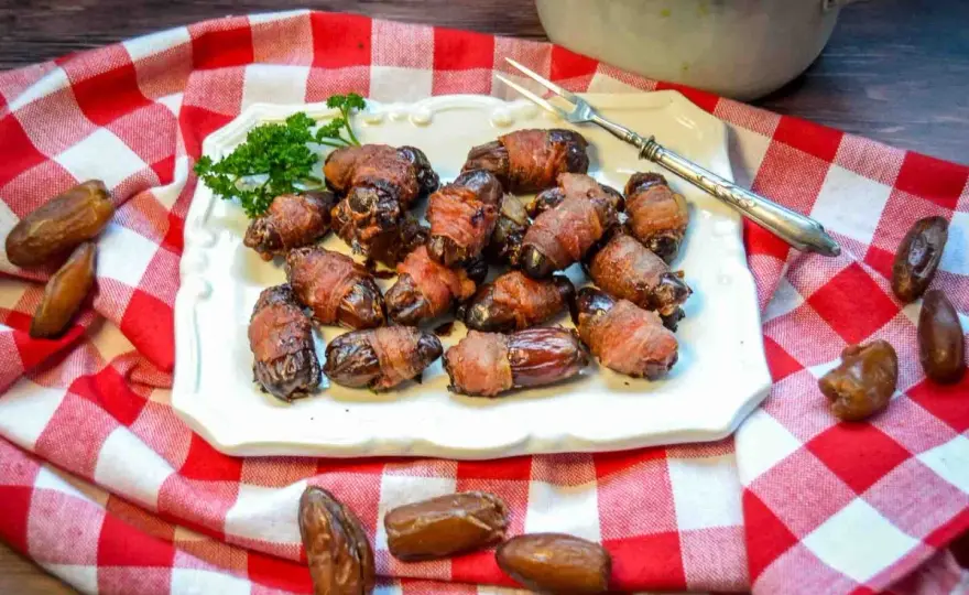 Datteln im Speckmantel - So gelingen sie perfekt & knusprig