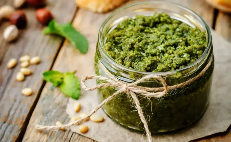 Pesto idealne - przepisy, błędy i sezonowe warzywa