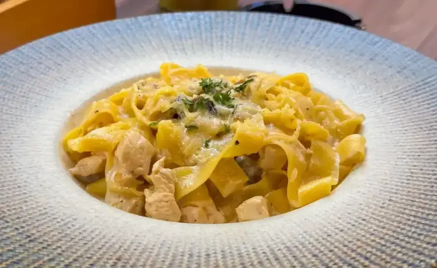 Pappardelle - jak gotować? Sekrety gęstego sosu i al dente!