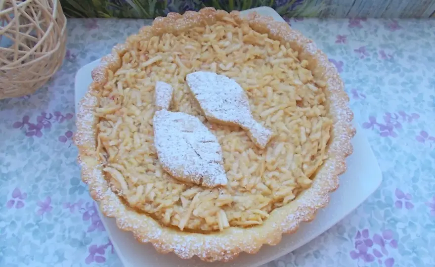 Tarta z jabłkami - Kruchy spód i idealne nadzienie? Zobacz jak!