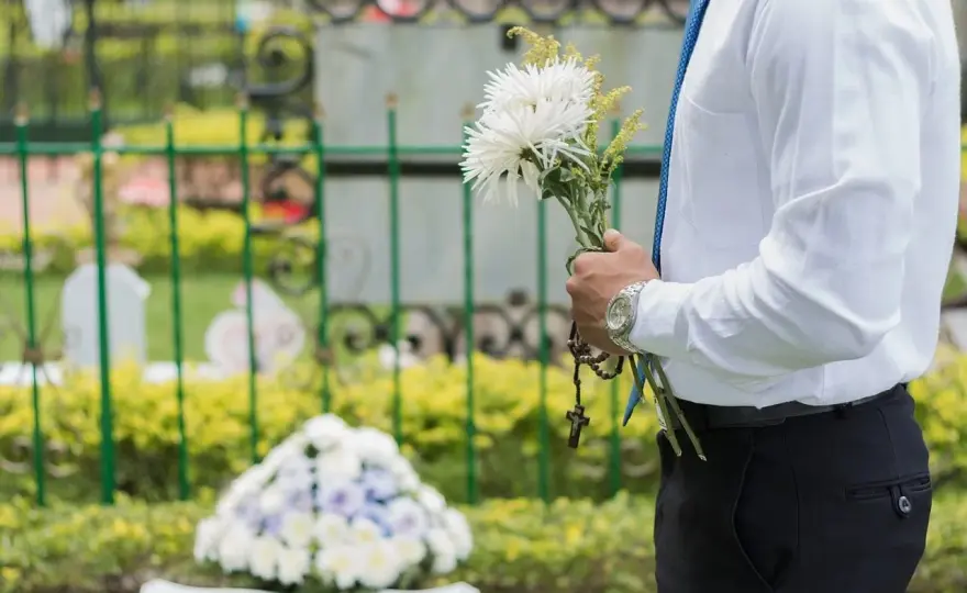 Spoczywaj w pokoju - Jak pisać i kiedy używać? Poradnik