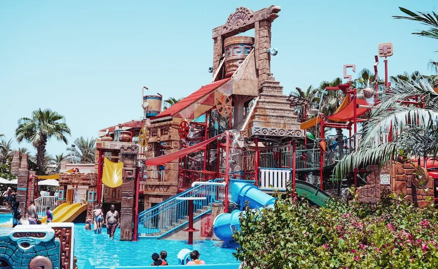 Aquapark we Włoszech - najlepsze parki wodne w 2023 roku