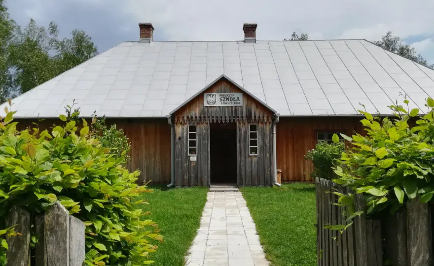 Co to jest skansen? Odkryj fascynujący świat kultury ludowej