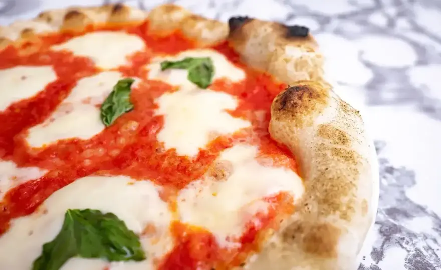 Ciasto na pizzę - Jak uniknąć błędów i uzyskać idealny spód?