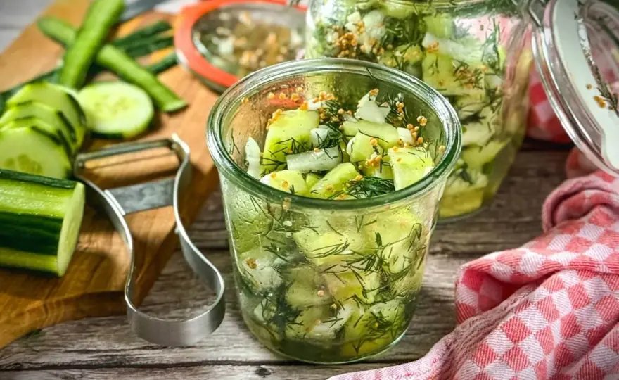 Gurkensalat ohne Zucker - So wird er knackig und nicht wässrig