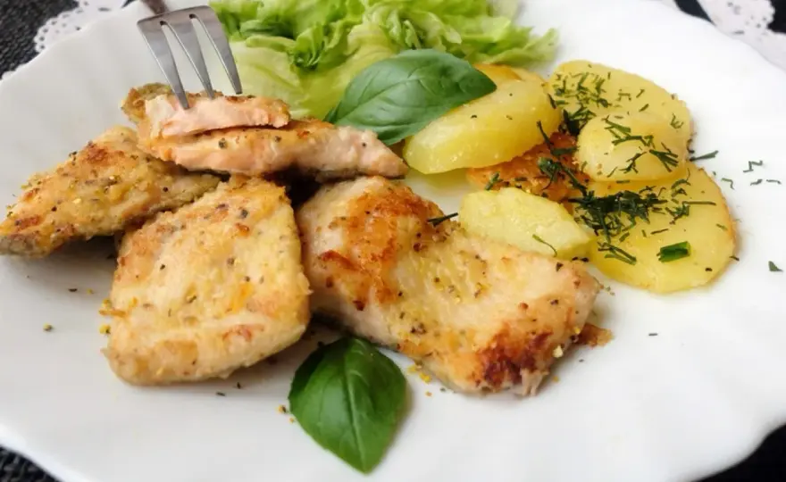 Jak upiec filet z pstrąga tęczowego, by nie był suchy?