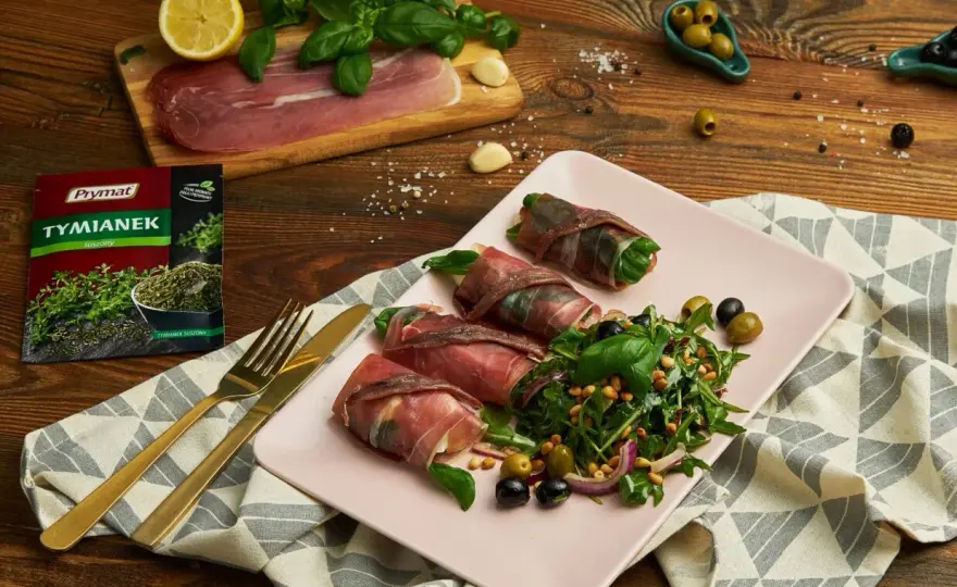 Sałatka z szynką parmeńską - jak uzyskać idealny balans smaków?