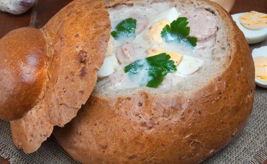 Żurek w chlebie - Jak go podać, żeby bochenek nie rozmiękł?