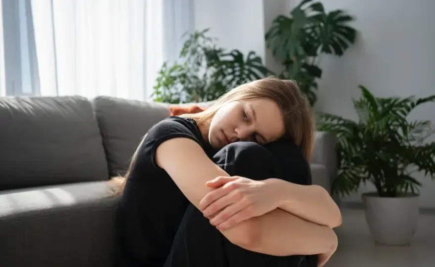 Fizyczne objawy nerwicy depresyjnej: Czy Twoje ciało woła o pomoc?