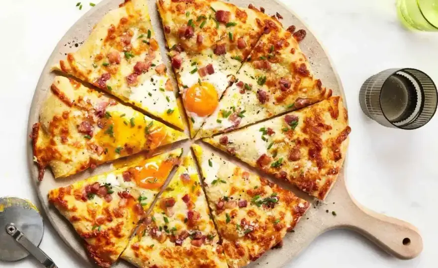 Pizza Carbonara - przepis, który działa. Uniknij błędów!