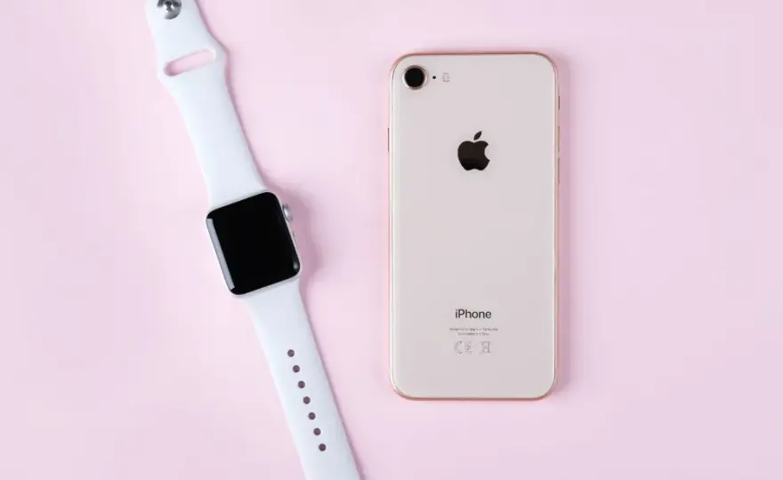 Apple Watch mit dem iPhone laden - so funktioniert's wirklich