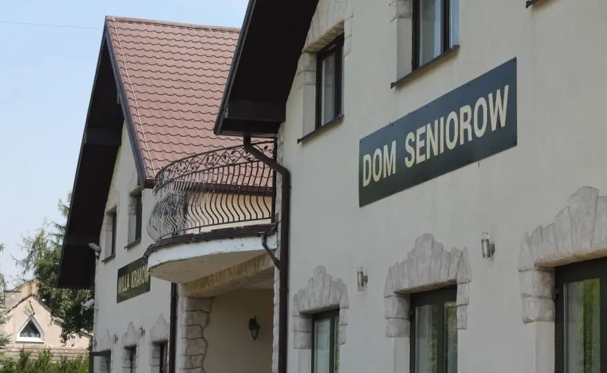 Dom seniora Dąbrówka: Jak wybrać idealne miejsce dla bliskich?
