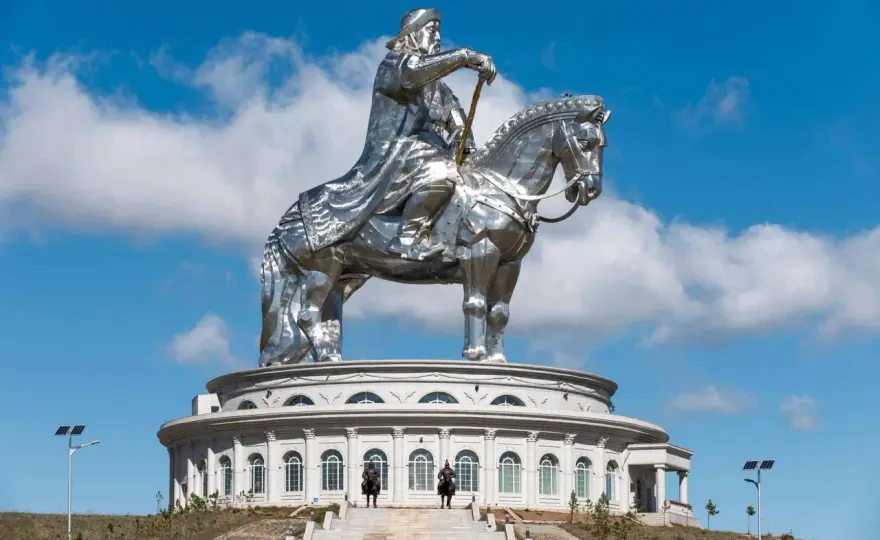 Monument Czyngis-chana - Gdzie szukać? 2 lokalizacje, dojazd