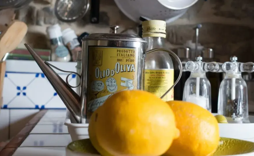 Aceite de oliva y limón: ¿mito o realidad? Usos y beneficios