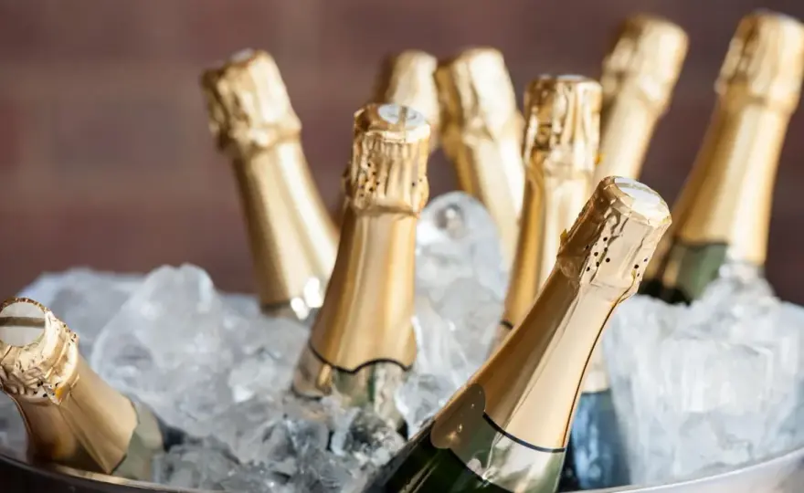 Champagner richtig servieren - die richtige Temperatur zählt