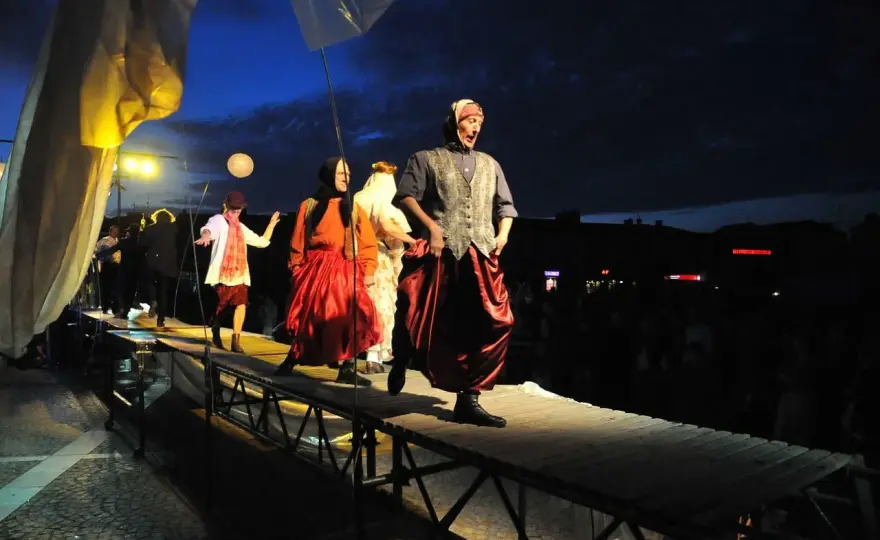 Teatr Ósmego Dnia - Jak rozumieć fenomen tej legendarnej sceny?