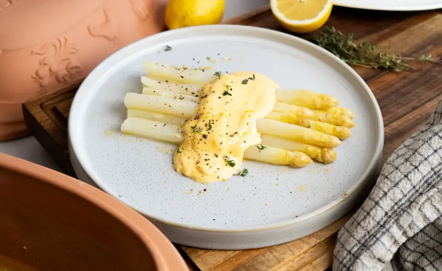 Spargel aus dem Glas mit Sauce Hollandaise - so gelingt er