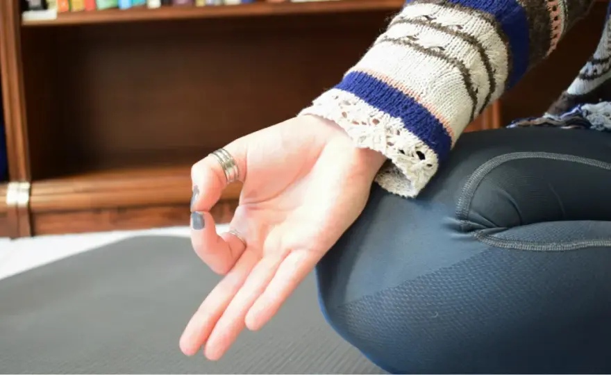 Handgesten i yoga - Betydelse, utförande och vanliga fel