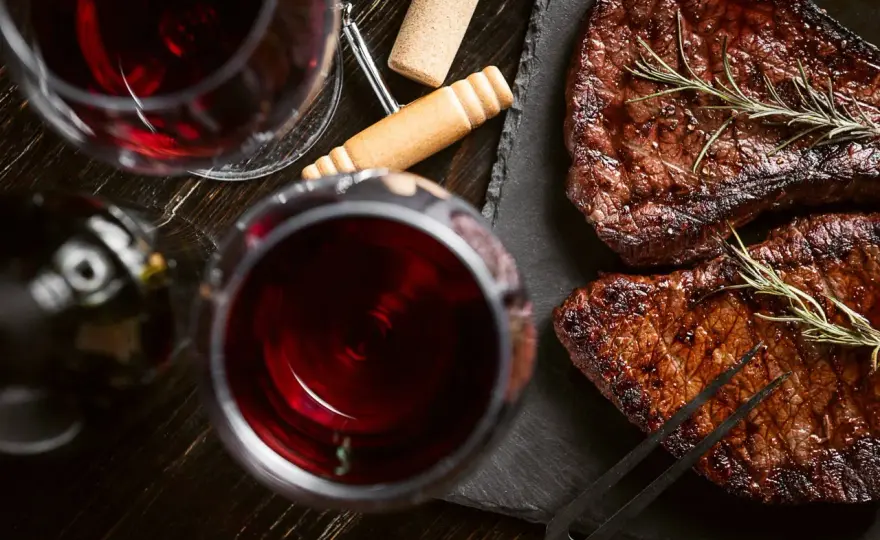 Quelle viande avec du pinot noir ? Les meilleurs accords !