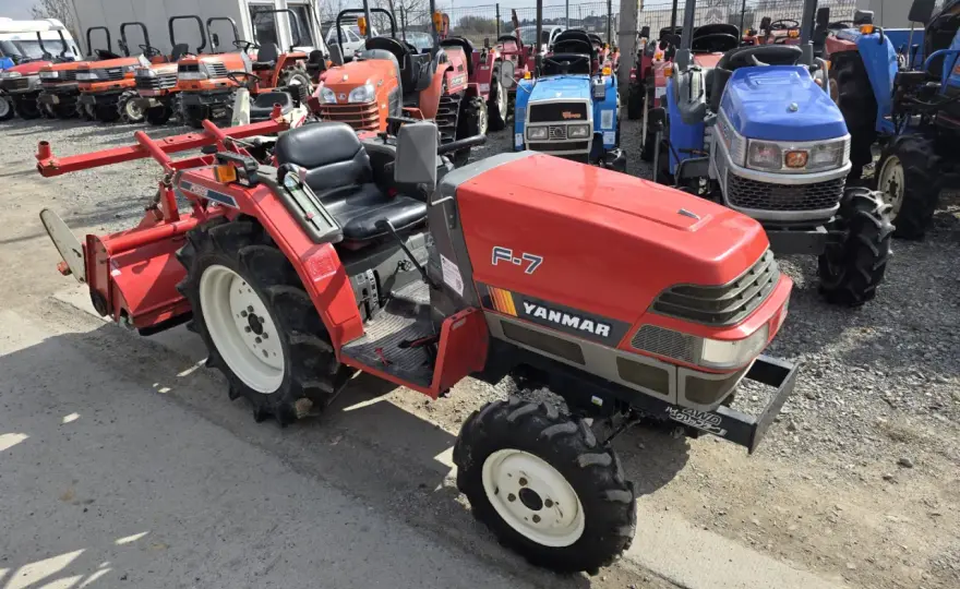 Japoński traktor - ile oleju do skrzyni? Liczy się model!