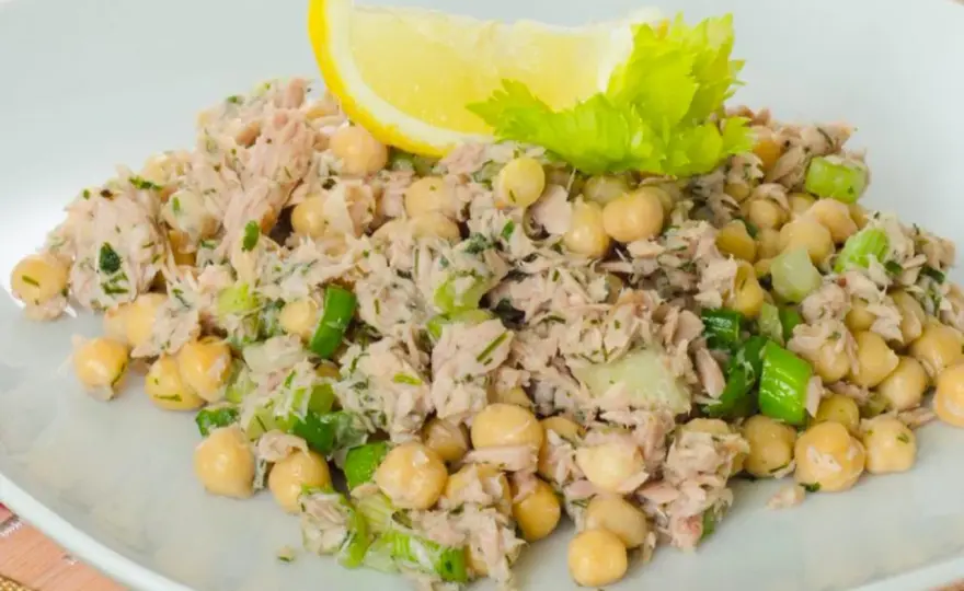Insalata Ceci e Tonno Perfetta - Non è Solo un Piatto Semplice