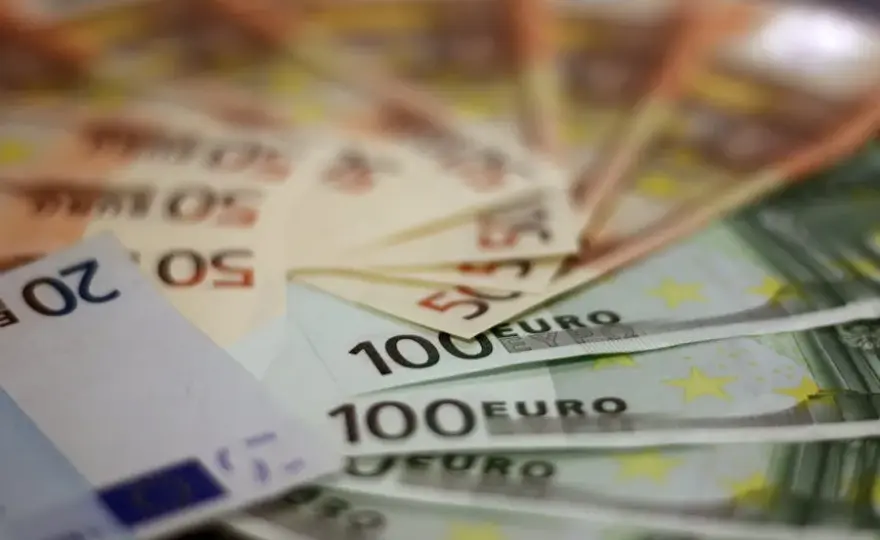 Słowenia jaka waluta obowiązuje? Wszystko o euro i płatnościach w podróży