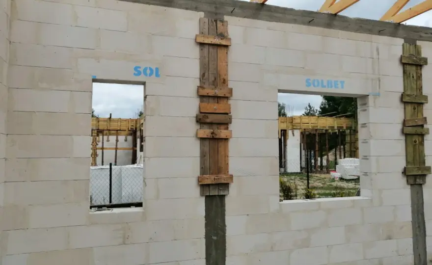 Minimalna głębokość oparcia nadproża - ile cm i dlaczego to klucz?