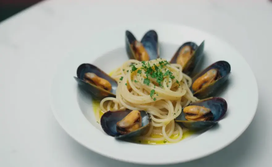 Spaghetti z małżami - Idealny przepis na prosty, morski smak