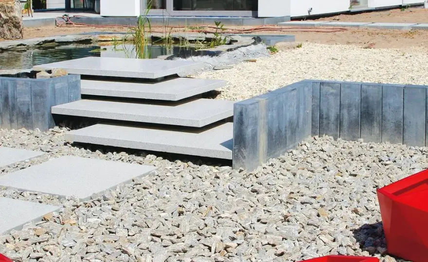 Jak wykonać schody zewnętrzne z płyt betonowych: Prosty poradnik
