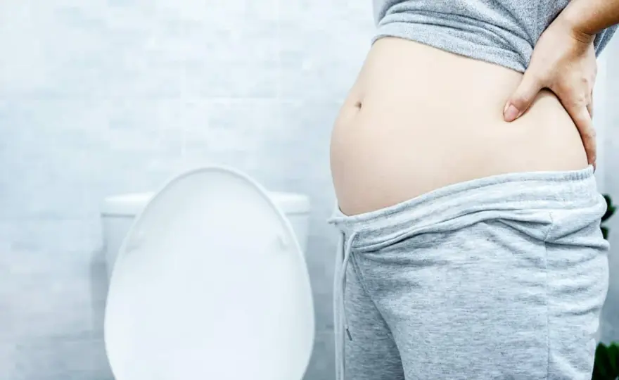 Blähbauch lindern - was wirklich hilft und wann Sie zum Arzt sollten