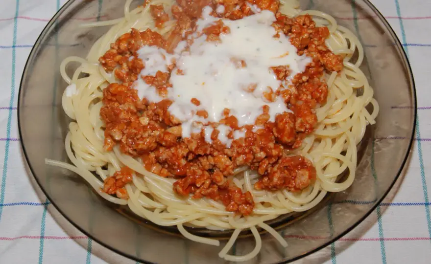 Jak zrobić sos do spaghetti z mięsem mielonym, który zachwyci smakiem