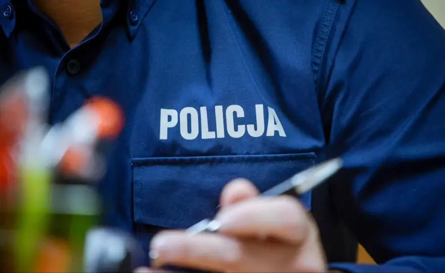 Jak policja sprawdza telefon - poznaj swoje prawa i procedury kontroli