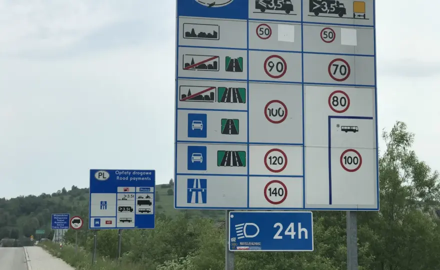Obszar zabudowany - Jak jeździć bezpiecznie i bez mandatu?