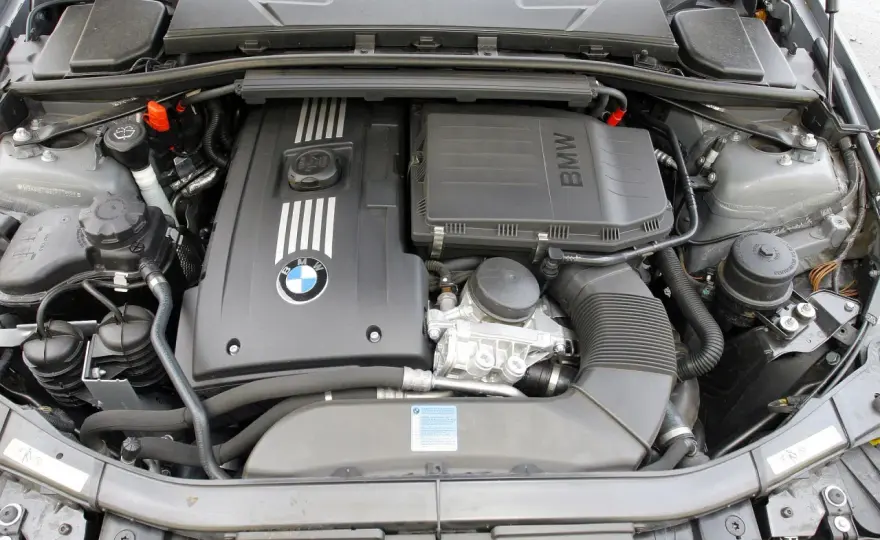 BMW E90 320i (2.0 benzyna) - Czy warto? N46 czy N43?