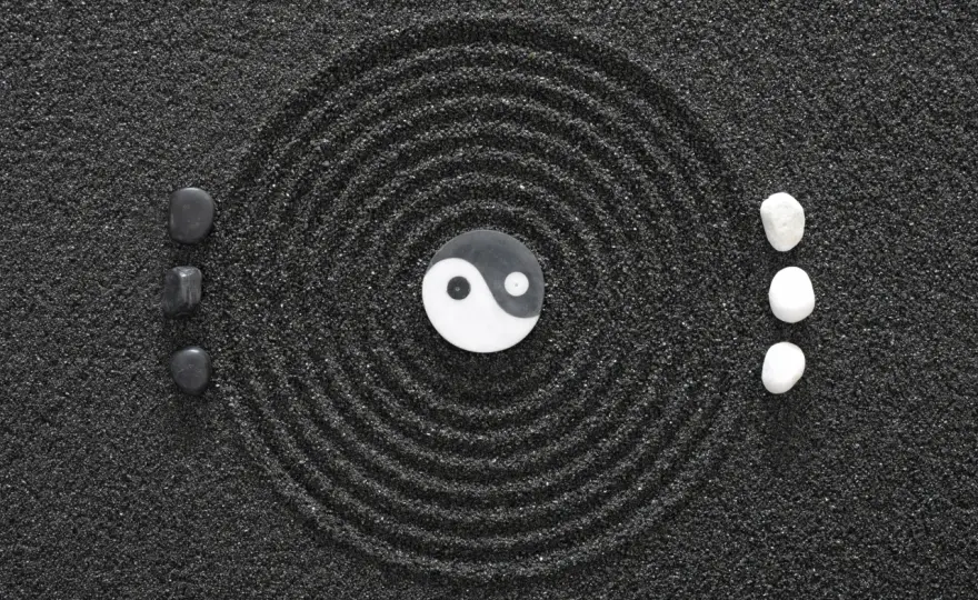 Co oznacza symbol yin yang? Odkryj jego głębokie znaczenie i historię