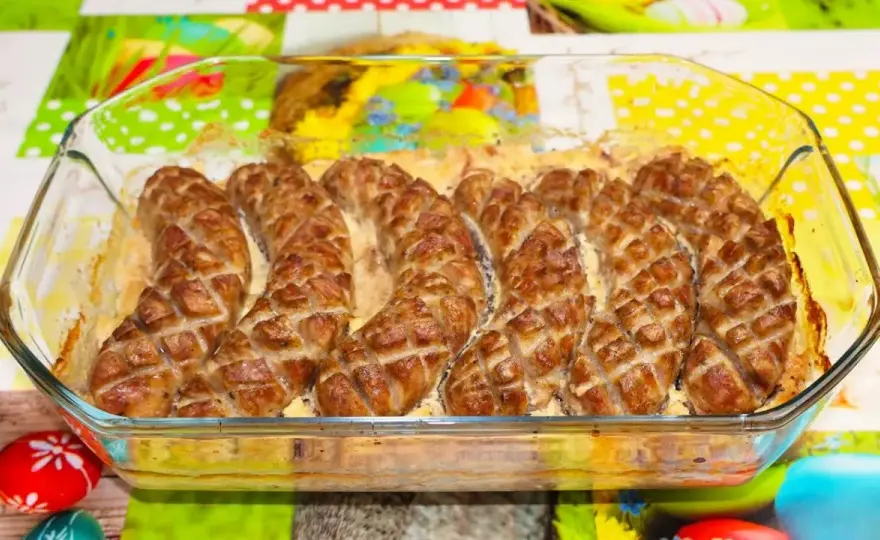 Biała kiełbasa z cebulą! 5 smakowitych przepisów na Wielkanoc