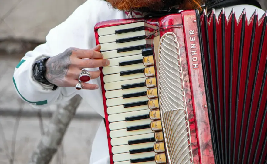 Akordeon - popularny instrument, który warto poznać