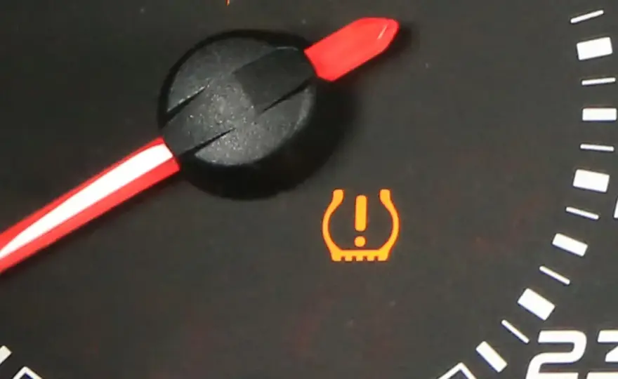 TPMS w ciężarówkach - Co oznacza alarm i jak reagować?