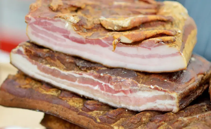 Rolowana pancetta - jak wybrać i podawać? Przewodnik