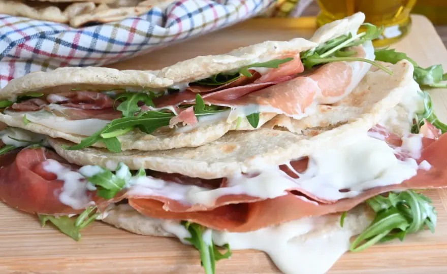 Ricetta piadina veloce - morbida, economica e pronta in pochi minuti